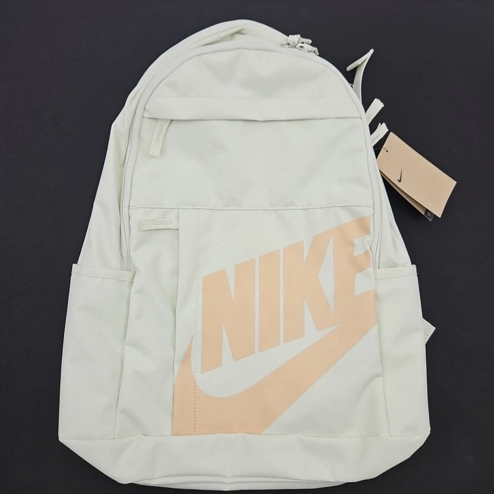 Nike elemental travel